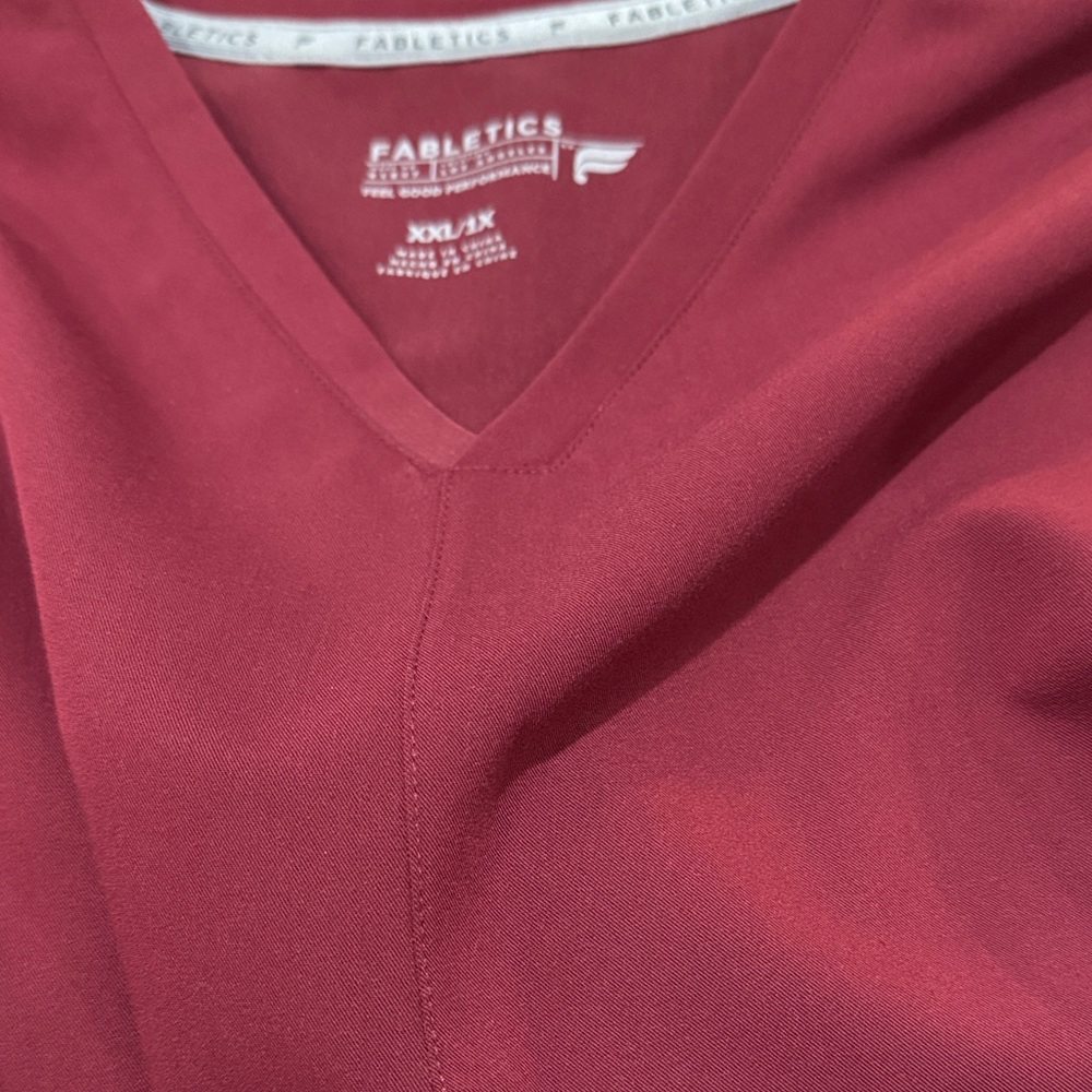 Fabletics Women's Burgundy V-Neck 2 piece scrub set XXL - Picture 6 of 15